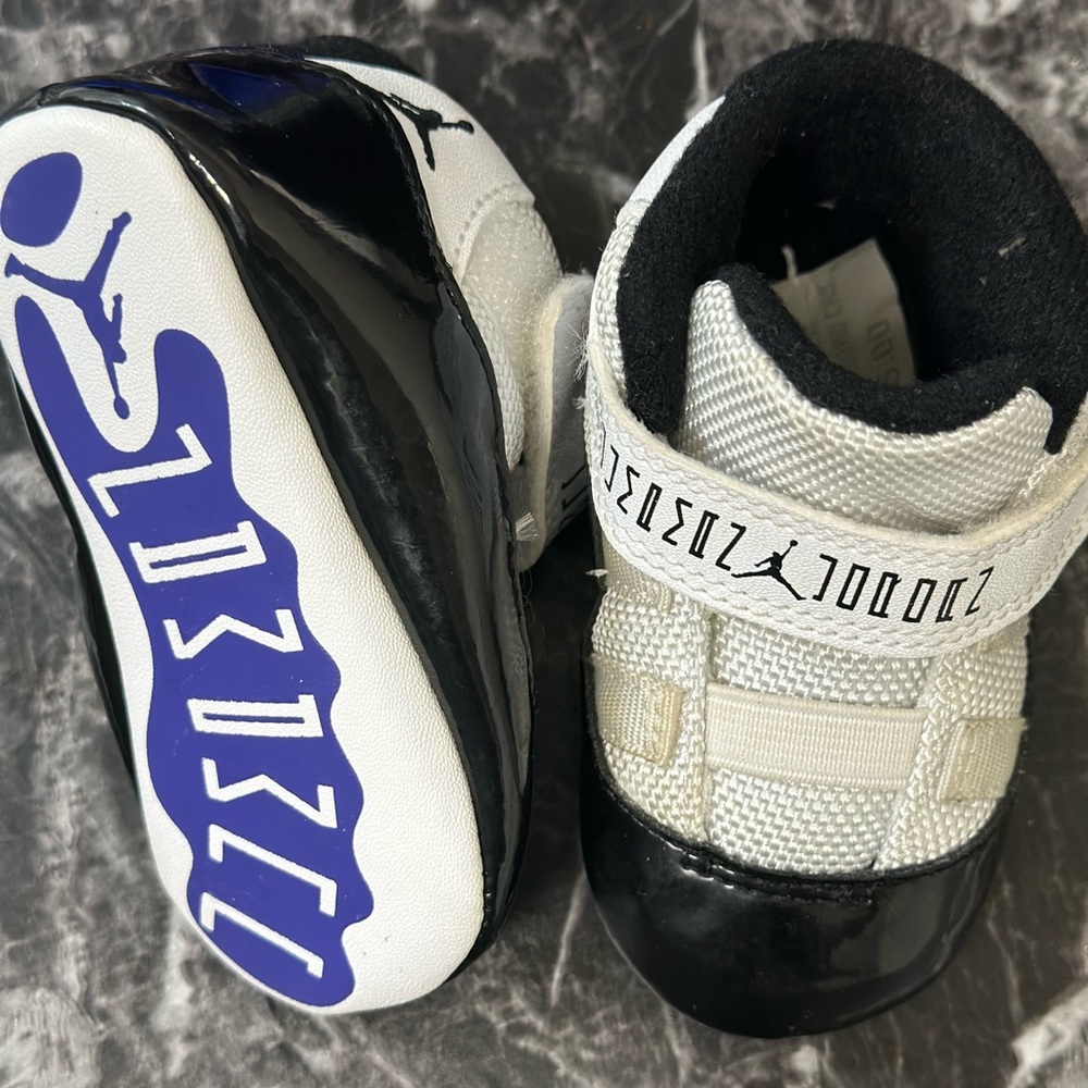 Air Jordan 11 Retro CB 'Concord'
